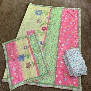 Girls Twin Bedding/Guilt